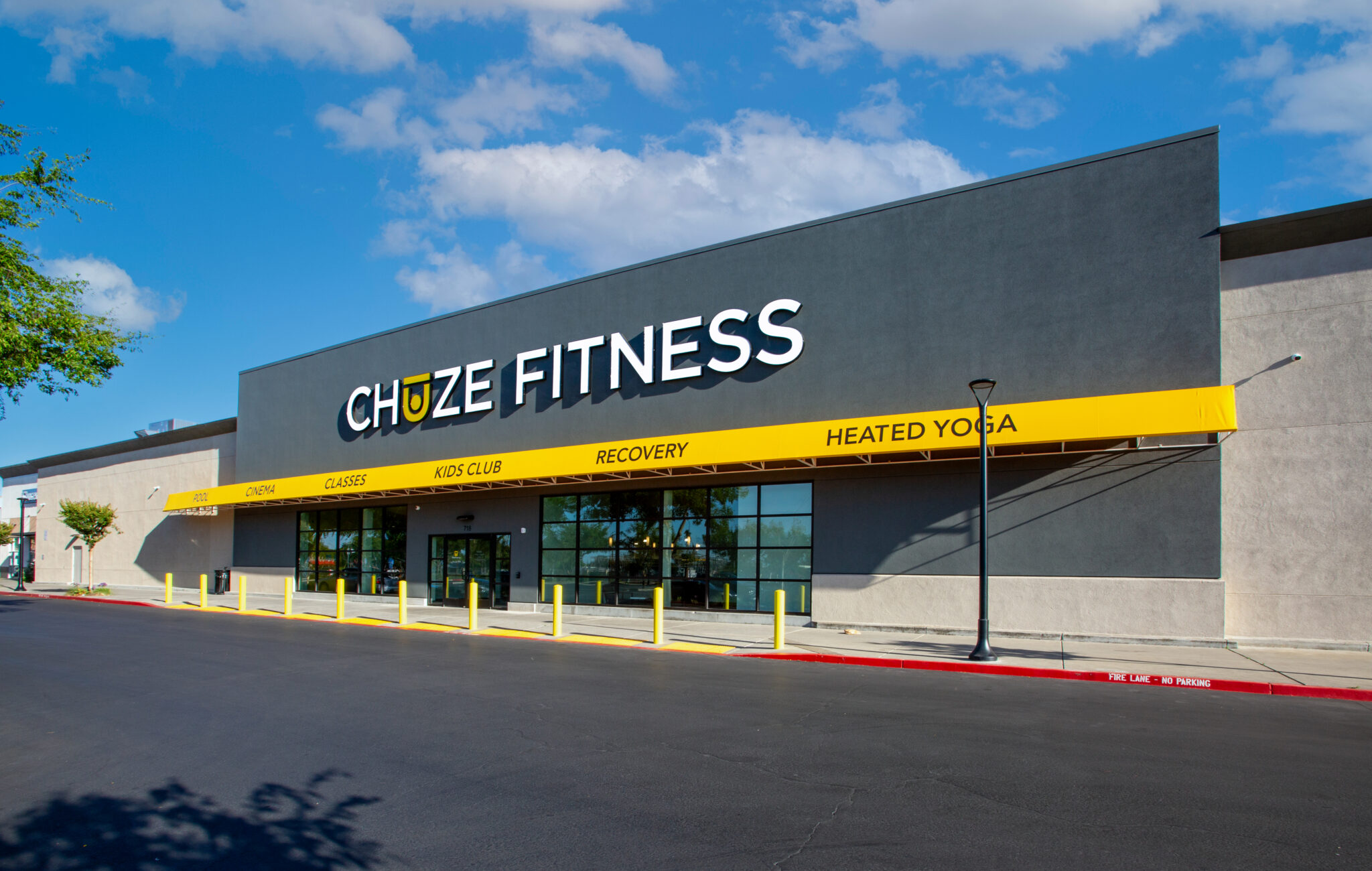 Chuze Fitness teams up with Raley’s for a community-centered partnership at the Sacramento Freeport location.