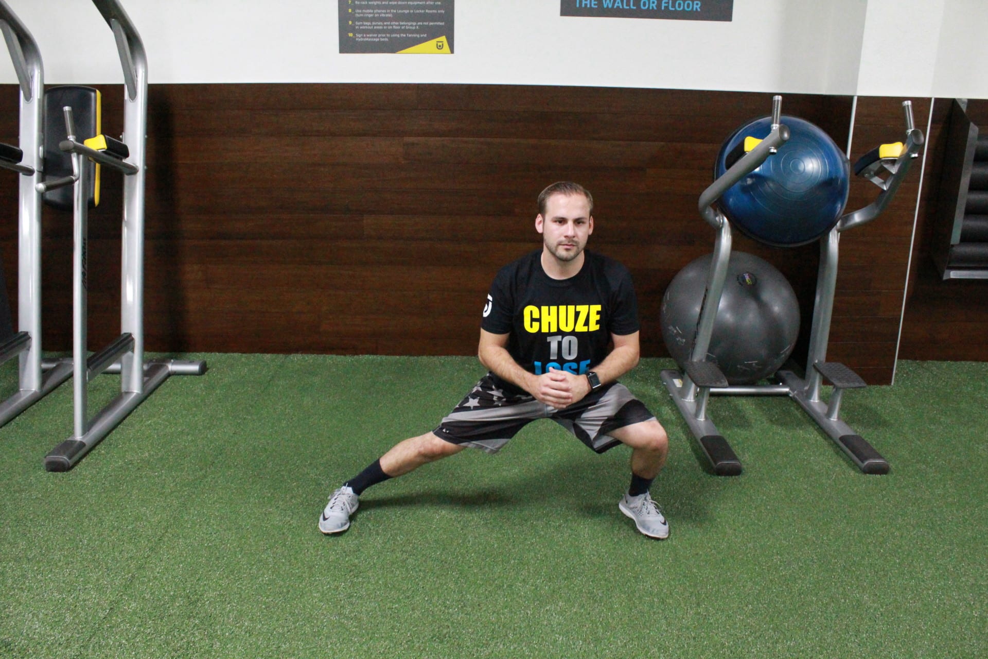 Demonstration of side lunge